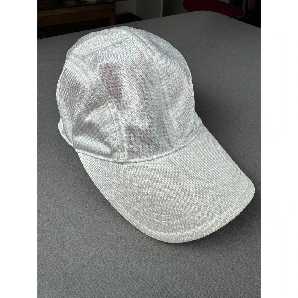 Under Armour Running Hat Womens OSFA White Excellent HeatGear Mesh Adjustable